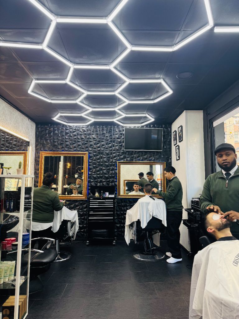 Interior MAGNO Men Space · Barbería Ribadeo